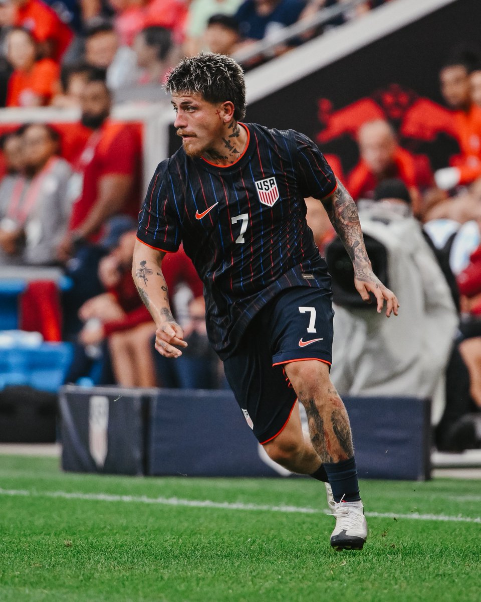 Wishing a happy birthday to Diego Luna! 🌙