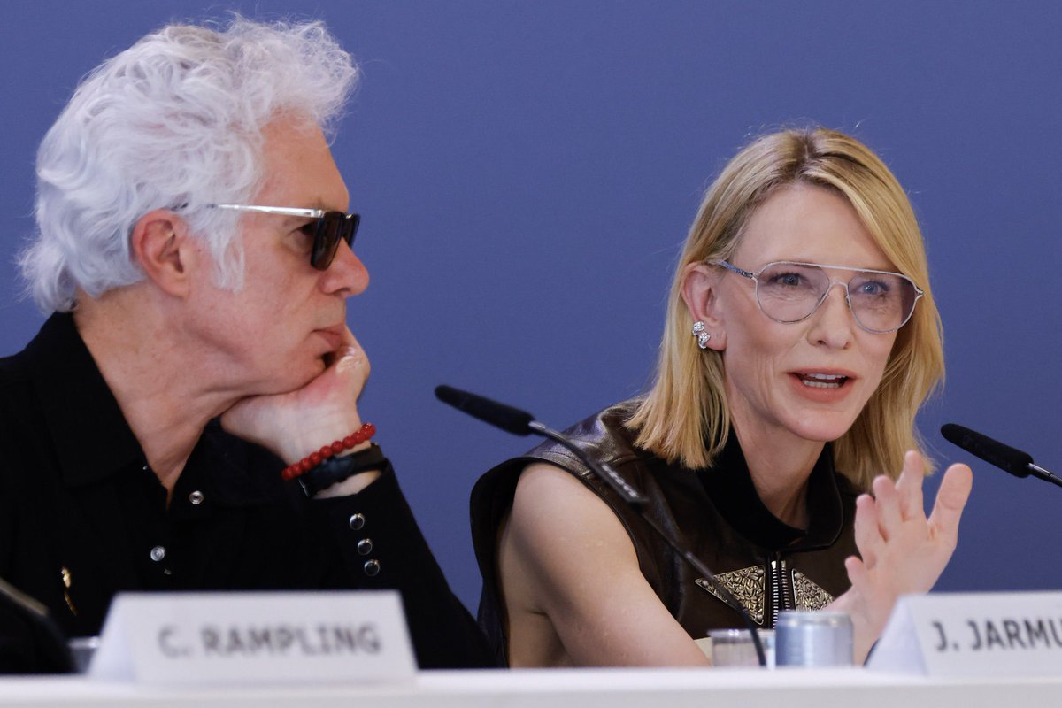 blanchettcom's tweet image. Cate Blanchett and Jim Jarmusch at the Venice Film Festival for the Golden Lion-winning film FATHER MOTHER SISTER BROTHER #venezia82