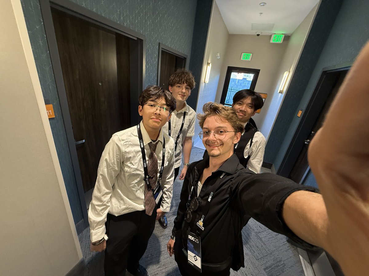 devsirozen's tweet image. #RDC2025 was probably the best first impression i could have ever asked for.  met a lot of awesome folks, excited for next years turnout, hopefully bigger and better 🙏