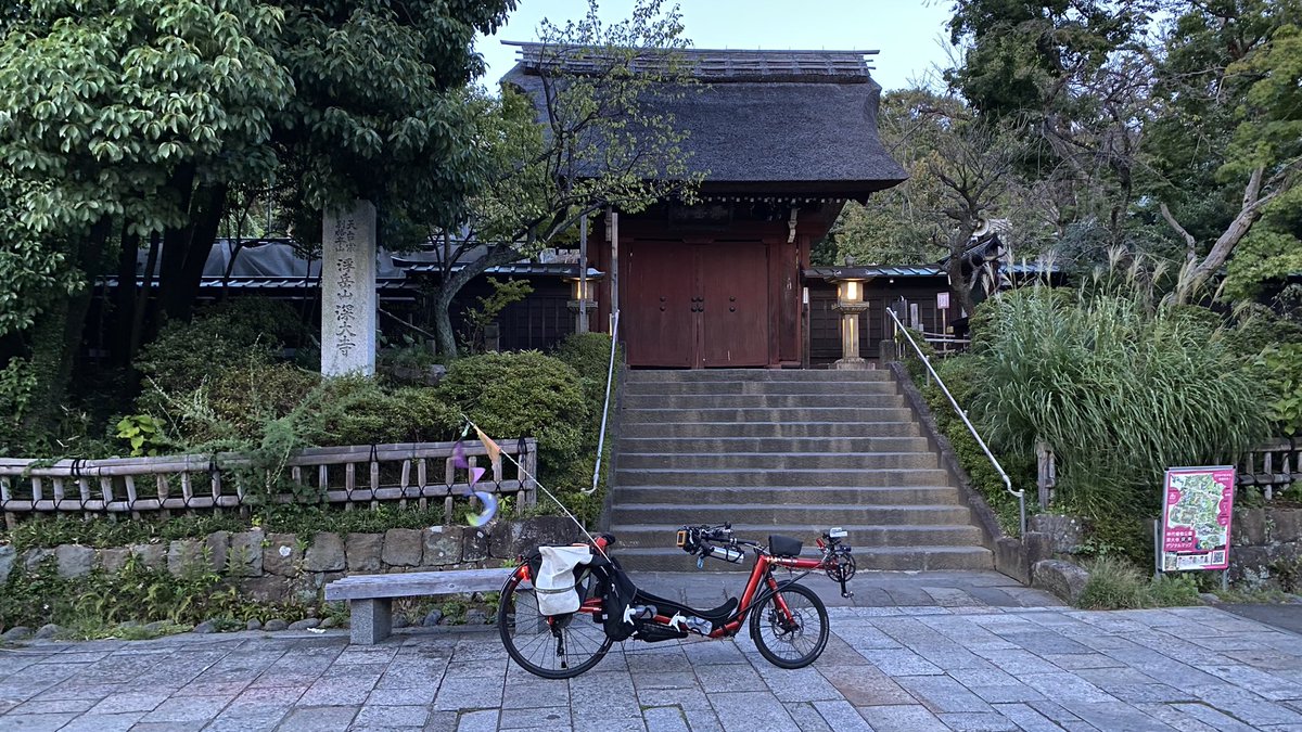 定休日 tweet media