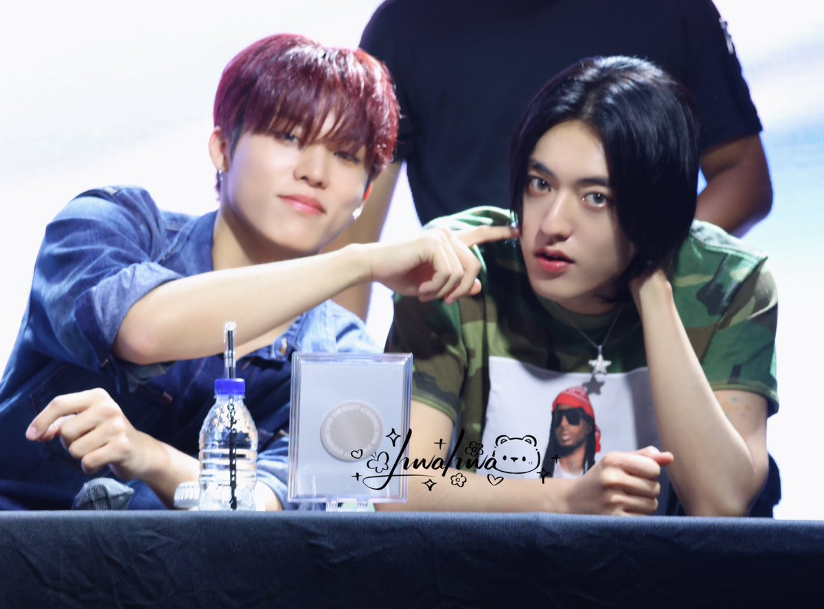 🐺 poke ruto's cheek

#박정우 #하루토