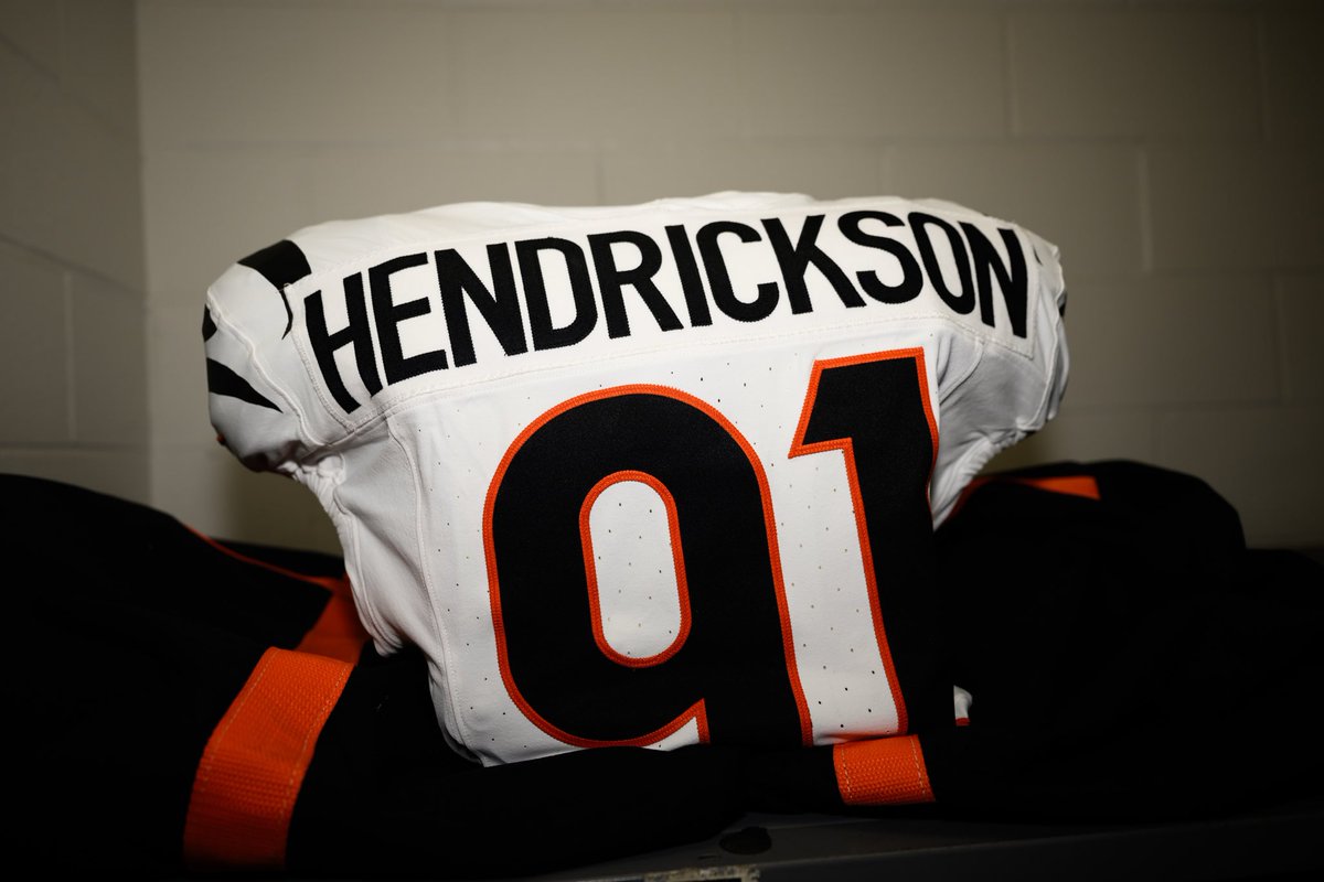 Bengals's tweet photo. Suiting up. https://t.co/79T74rRro0