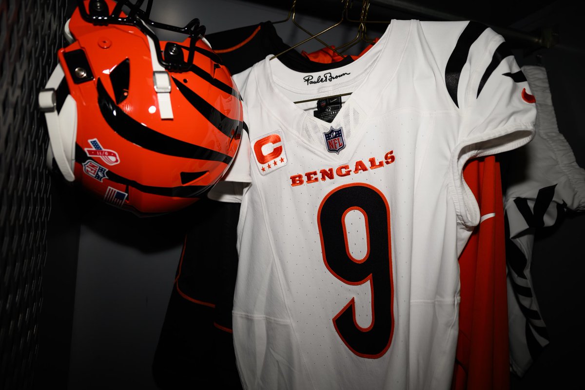 Bengals's tweet photo. Suiting up. https://t.co/79T74rRro0