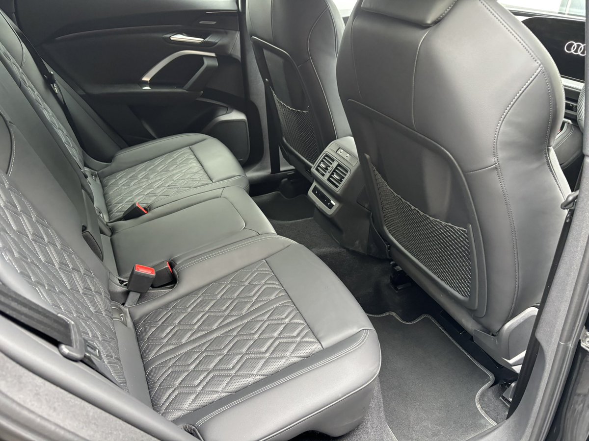 MobileCarSpa's tweet image. Audi SQ5 Gtechniq CSL ceramic coated.

Now there’s a shiny car, both in and out!✨ 

mobilecarspa.co.uk/detailing

#gtechniq #detailing #diamonbrite #CarCareProfessionals #mobilevaleting #MobileCarSpa #mobiledetailing #detailingworld #carwashday #mobiledetailingservice #wash #carcare