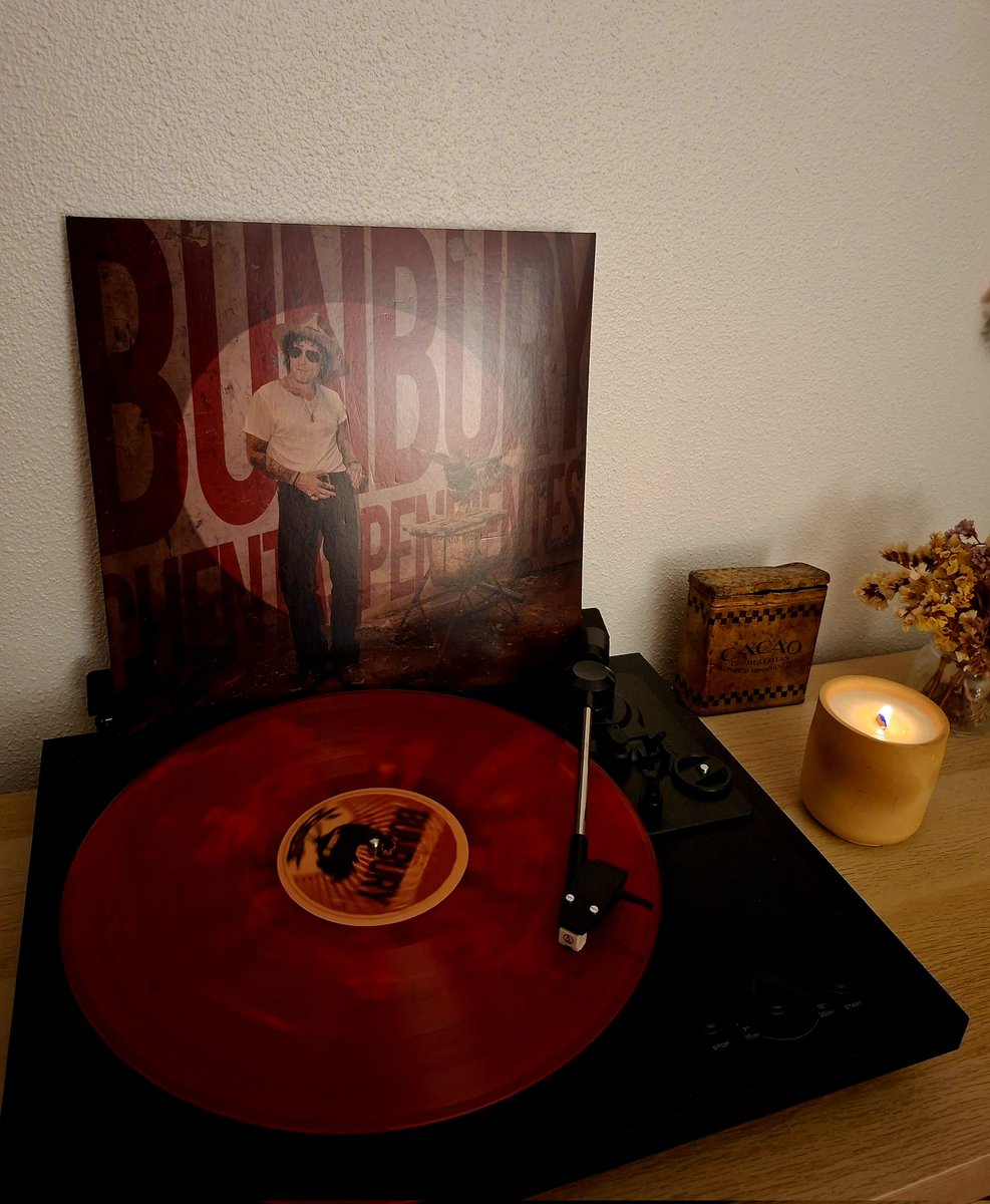 Tres meses después se desenfunda y se disfruta con la ilusión añadida de escucharlo pronto en directo ❤️
#amínadiemejodeundiscodelmaestro

open.spotify.com/track/4p3tel4N…