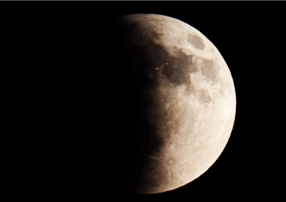 #القمر_اليوم

اللهم اغفر لنا وارحمنا، وتب علينا، إنك أنت التواب الرحيم.

اللهم اجعلها آية رحمة لا آية عذاب، وادفع عنا البلاء والمحن، ما ظهر منها وما بطن.

سبحانك اللهم وبحمدك، أشهد أن لا إله إلا أنت، أستغفرك وأتوب إليك.