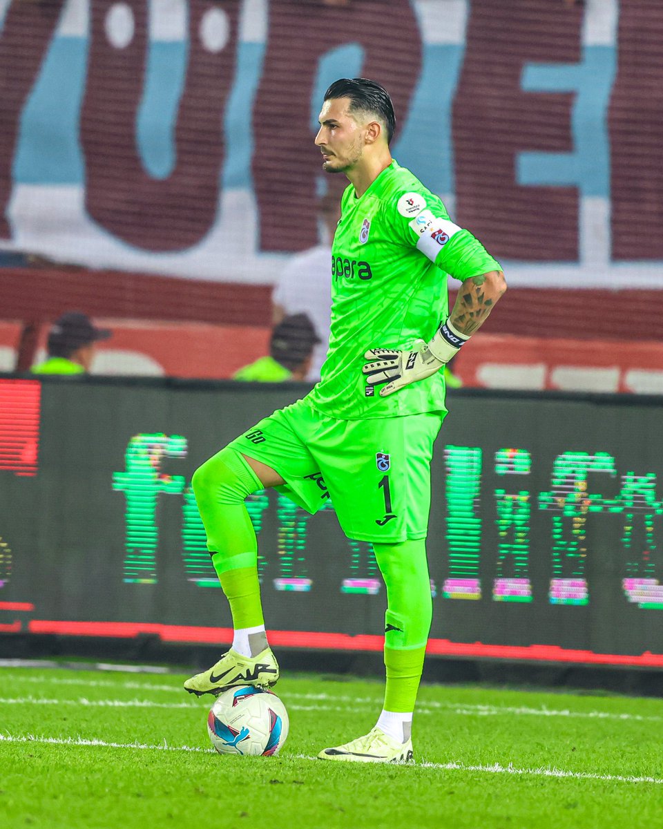cifturnike's tweet photo. Galatasaray’a transfer olan Uğurcan Çakır, bugün Trabzon’daki evini toplayarak İstanbul’a taşındı. Trabzon’daki nakliyecilerin taşımayı kabul etmemesi üzerine, eşyalar Giresun’dan gelen firma tarafından taşındı. (Vaziyet) https://t.co/lk54SHwDdX
