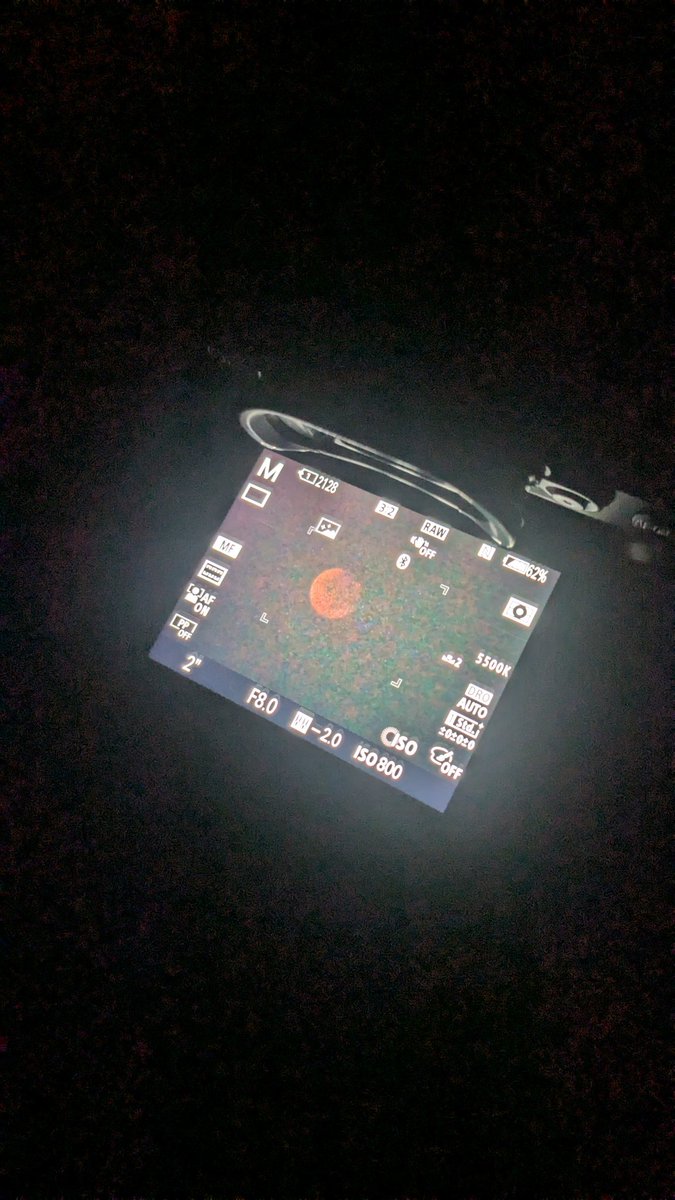 t_informations's tweet image. かけ始める前から照準を合わせてたから超望遠でも追えてるけど、月食始まってからだとほぼ無理。

もう少し風があればなー

#皆既月食