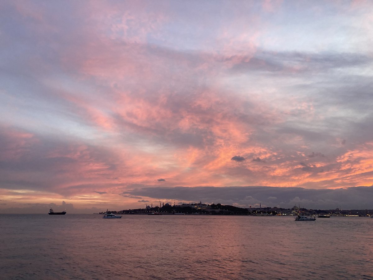 “Hissedilen her şeye cümle kurulamıyo.”

📸#günbatımı