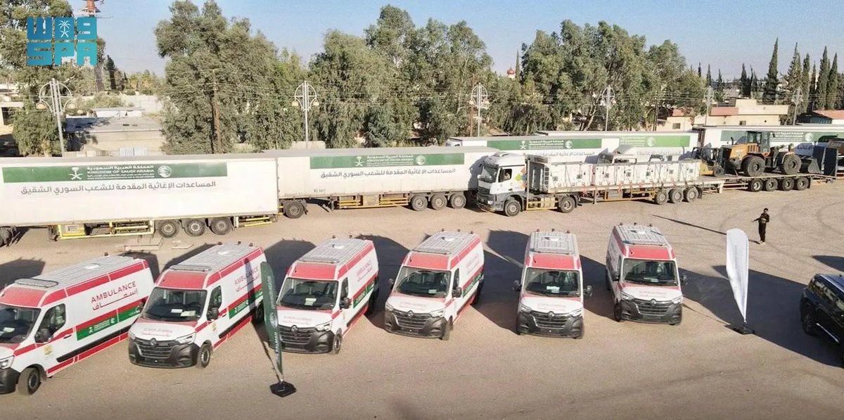 عاجل 🔴 

إنفاذاً لتوجيهات خادم الحرمين الشريفين وولي العهد وحرصهم واهتمامهم بالشعب السوري الشقيق ..

تدشين 50 شاحنة ضمن الجسر البري الإغاثي السعودي لدعم الشعب السوري الشقيق.

 وتحمل الشاحنات على متنها أجهزة غسيل الكلى ومستلزماتها الطبية ومواد غذائية وإيوائية، إضافة إلى معدات