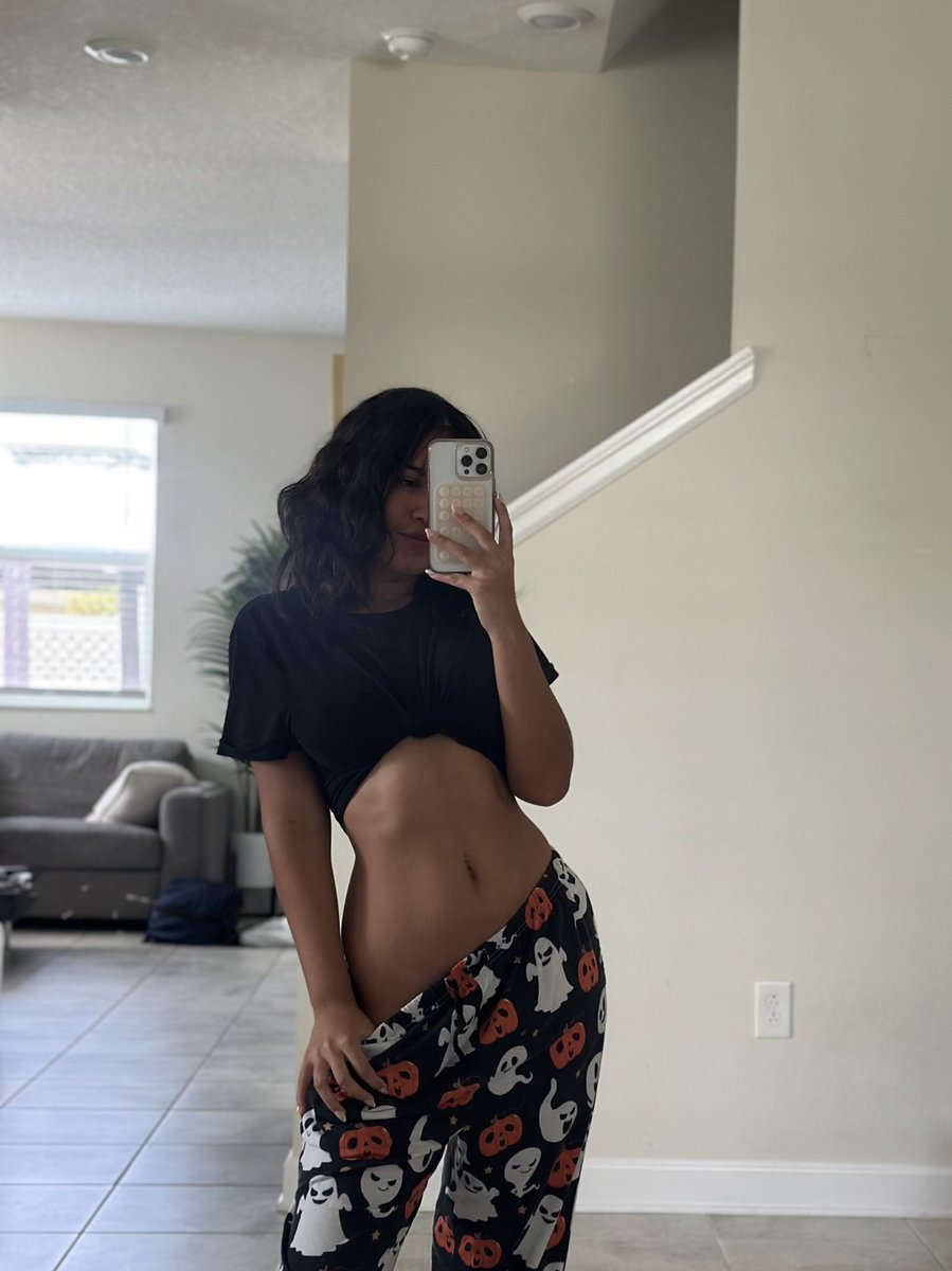 AlinaxBelle's tweet photo. Can this be my fit for football Sunday? https://t.co/2KQvW0IXzF