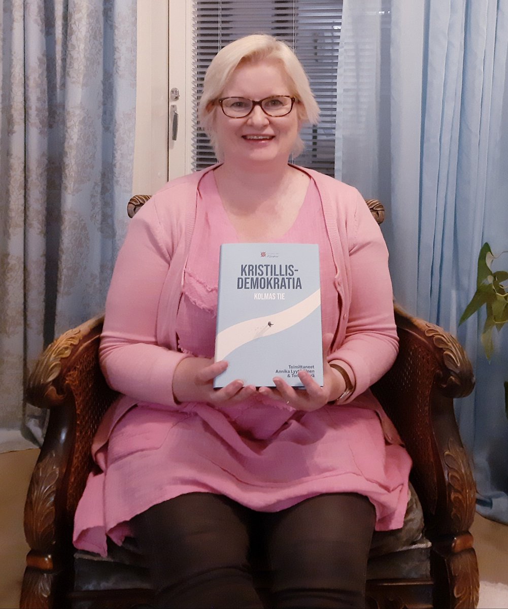 Tässä olisi uutta luettavaa 📖
Kristillisdemokratia - Kolmas tie, toimittaneet <a href="/anlyytik/">Annika Lyytikäinen</a>  ja <a href="/terantomppa/">Tommi Terä</a>, 2025, Ajatushautomo Kompassi.
Kirjan voi tilata täältä:
kompassi.org/tilaa-kristill…