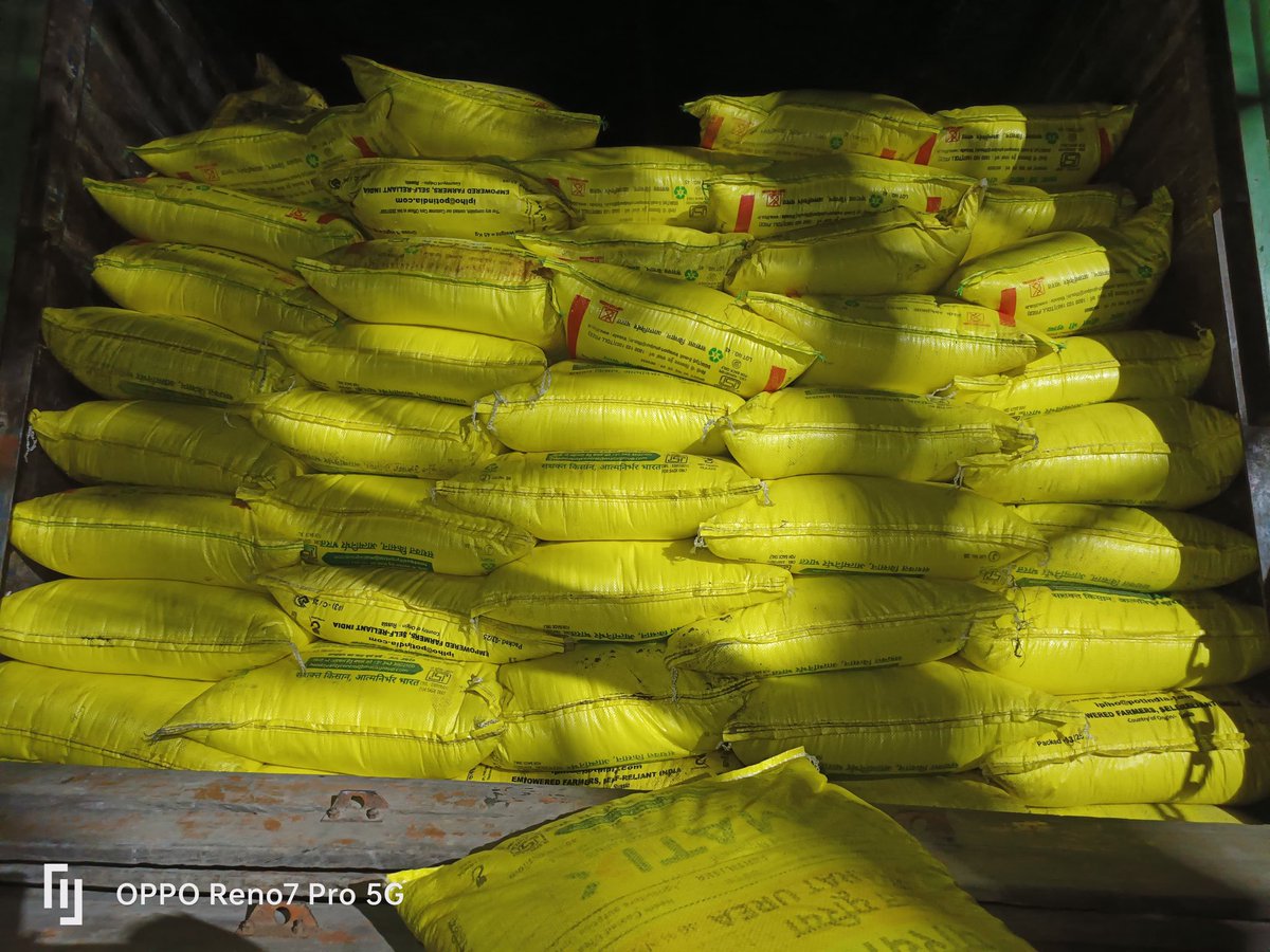 EGPD team from Basistha PS intercepted a truck (NL01AF0649) at Nalapara while it was illegally transporting 560 bags of Urea Fertilizer (Bharat Urea under PMBJP) from Barpeta to Mizoram without valid documents.

The driver, Nabajyoti Kalita (37), Nalbari, was apprehended….

1/2
