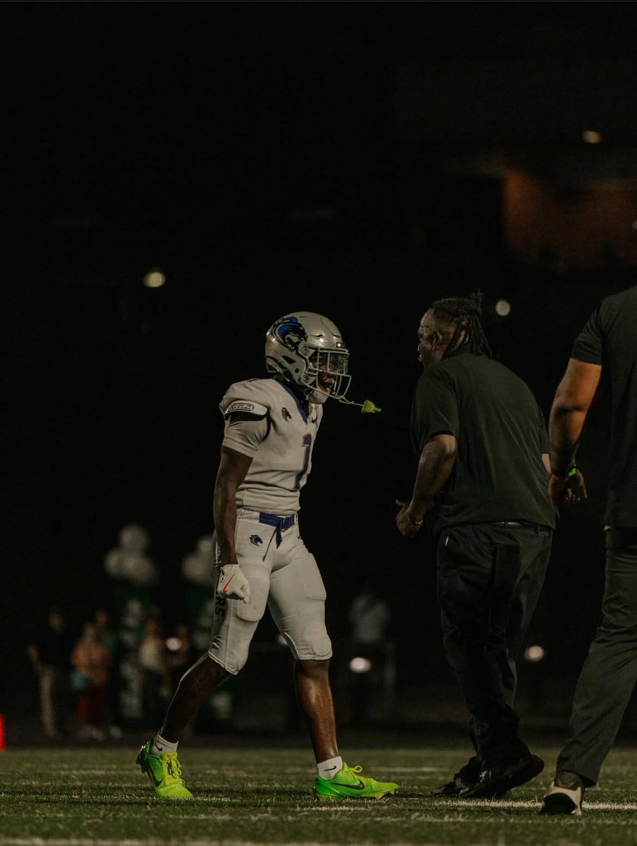 quegrant3's tweet photo. We played HARD Friday night I promise they won’t want to see us again!!! Stats & Highlights vs #1 Dutch Fork #for3  @CoachHowardII @YoureNextTrain1 @RV_FB_Prospects @LouatTheState @HaleMcGranahan @AnnaH247 @CoachEHarris @EddieWhitley37 @coachwaites @CoachColtonKorn @VBentley_2

1 PBU 🚨
5 TOT 🚨
2 TFL’s 🚨