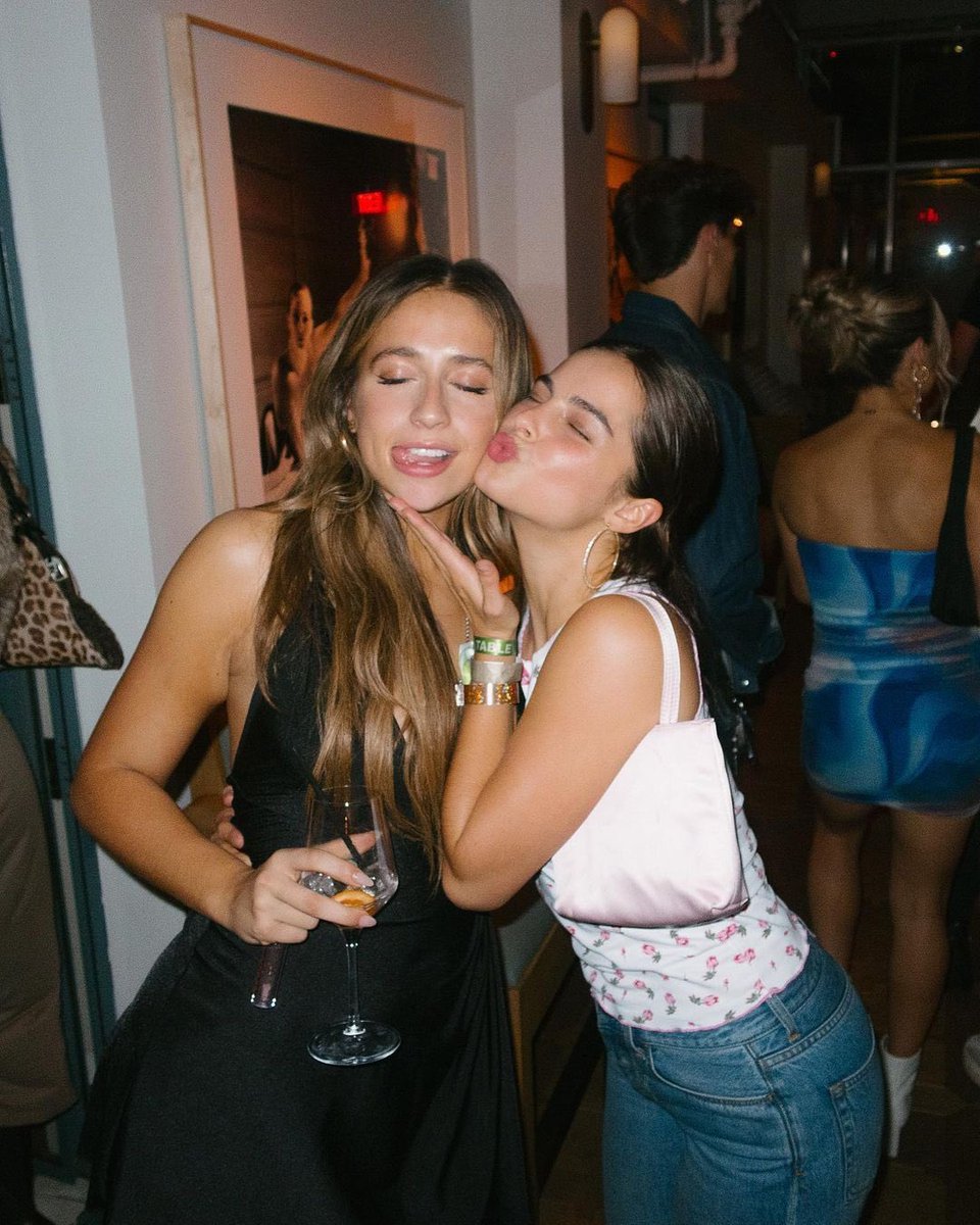 fameisatwtstan's tweet image. will never quite understand people putting #TateMcRae and #AddisonRae against each other when this is literally them…