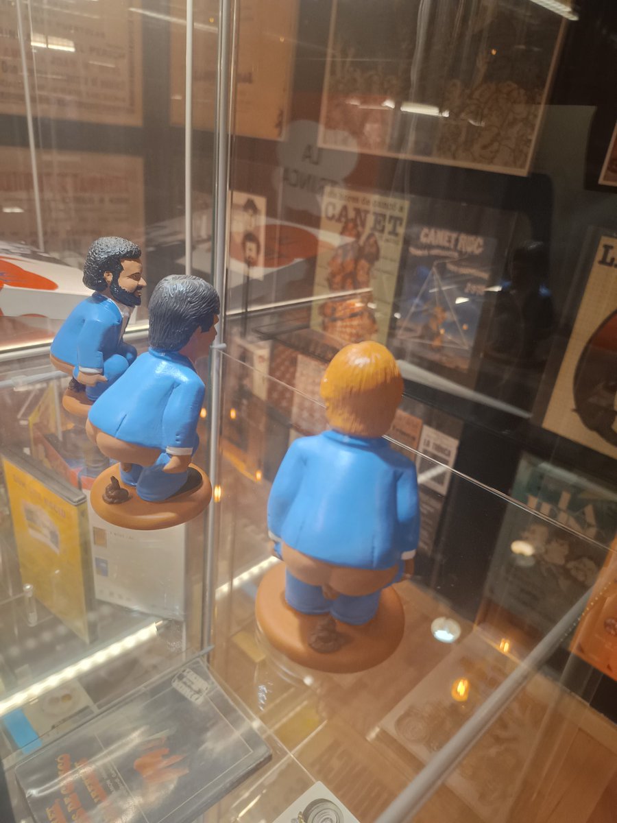 Detalls

#LaTrinca
#trincaleaks
<a href="/CaganersDCaldes/">Caganers de Caldes</a> 
<a href="/MainatJM/">Josep M. Mainat</a>