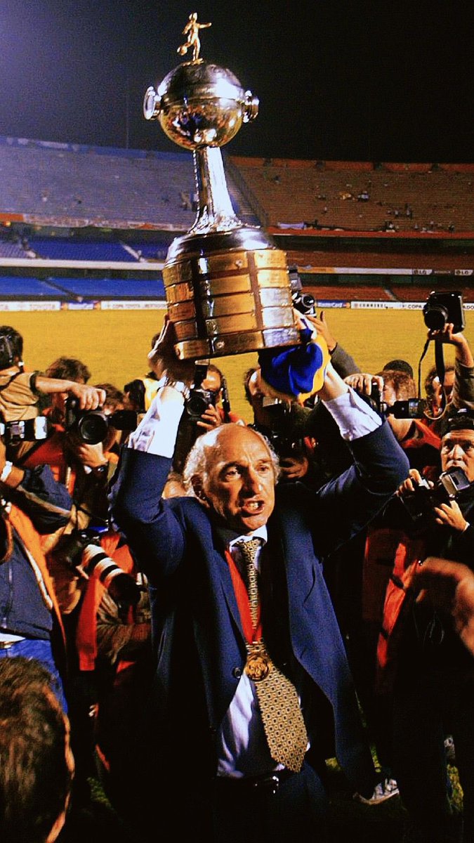🙏Les pedimos un favor enorme: nunca más comparen a Carlos Bianchi. Lo que logró en Boca 🔵🟡🔵 es único e irrepetible, mucho más histórico que lo de otros 😉

🏆Libertadores 2000 (dejó afuera a River en 4tos)
🏆Libertadores 2001
🏆Libertadores 2003
🏆Intercontinental 2000