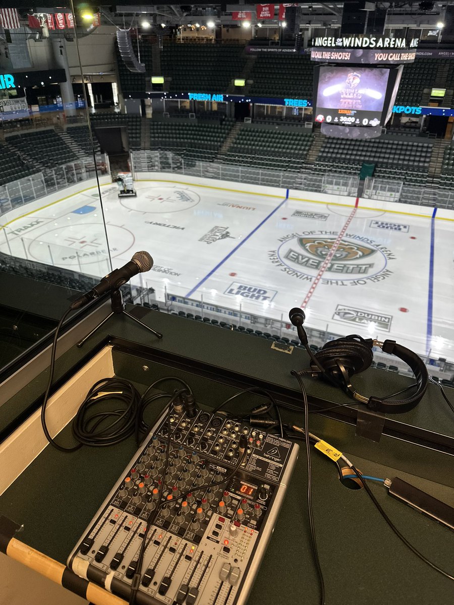 Game two coming up!

Start your Sunday by tuning into the game at 12:00 as Will Hentschel calls the game.

LISTEN » pdxhwk.com/listen/