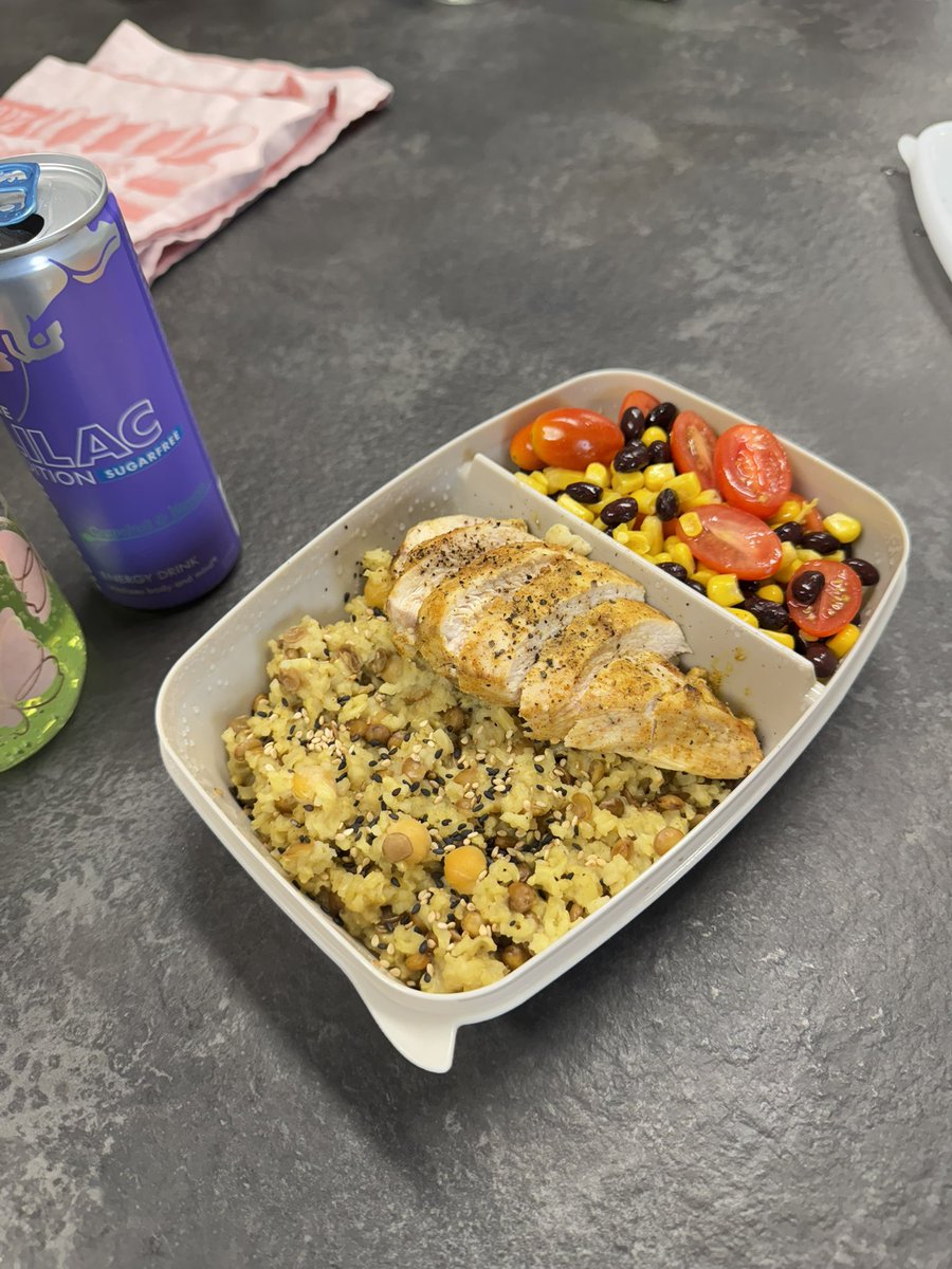 FireflyeFB's tweet photo. Today’s omad:

Brown rice with lentils and chickpea 
Air fried chicken breast (no oil)
Sweetcorn, black bean and tomato salad (no dressing) https://t.co/rT34lA0aBO