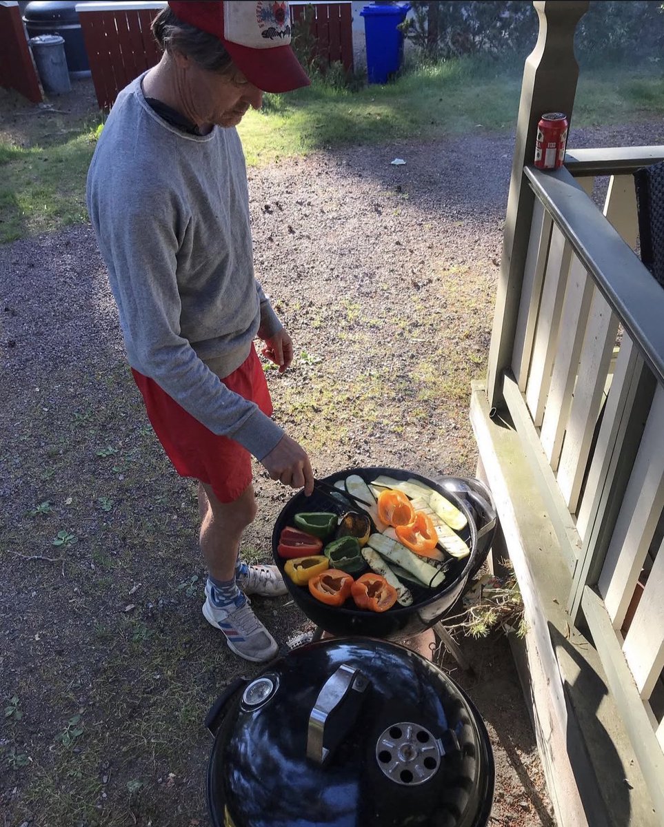 sebad0pe's tweet photo. epic malkmus grill moments https://t.co/veSjRBXydH