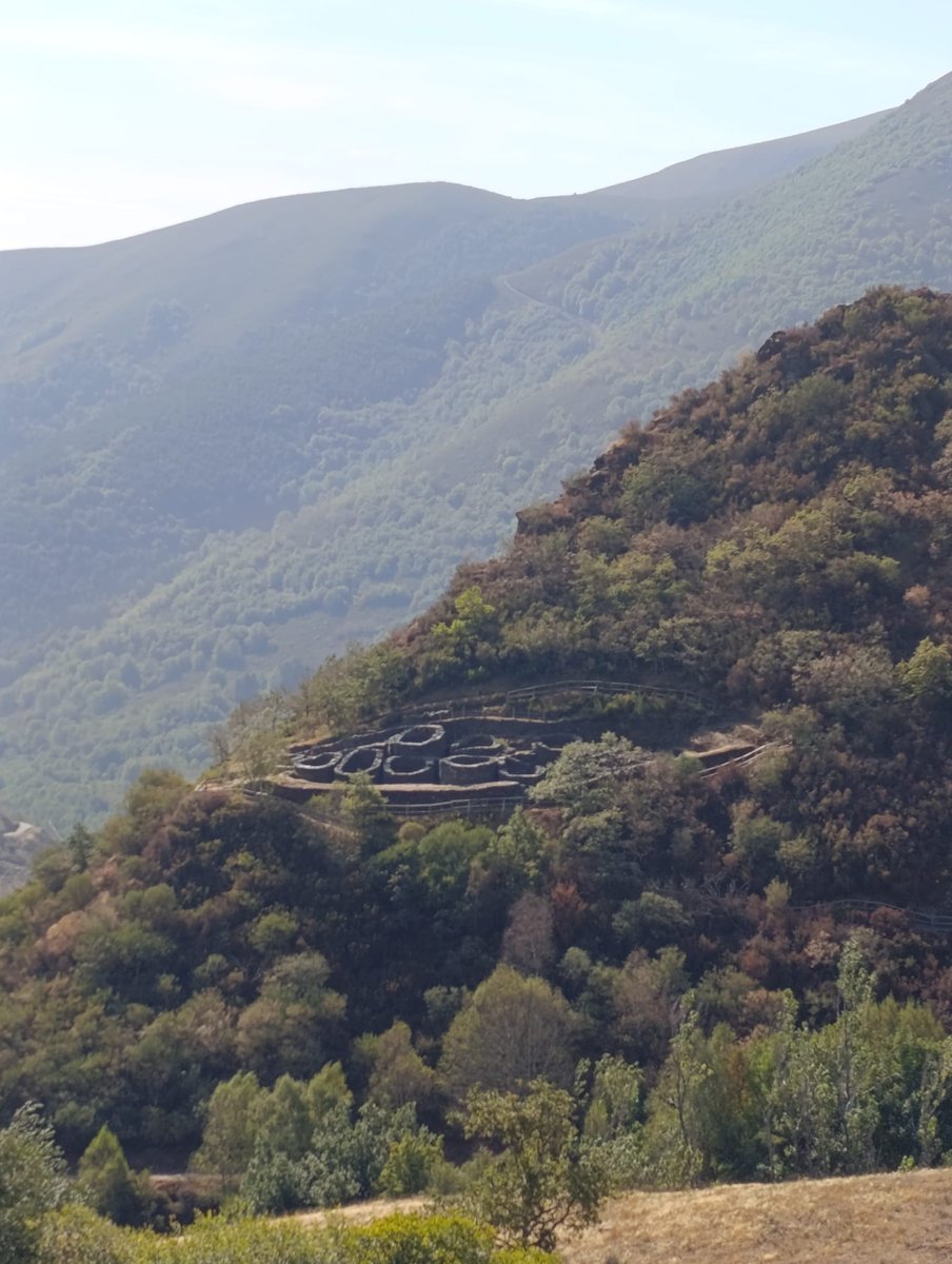 Consejo Comarcal del Bierzo (@ccbierzo) on Twitter photo Fin de semana de #gastrorrutas por <a href="/ancaresleon_rb/">Reserva de la Biosfera de los Ancares Leoneses</a> y Valle de Fornela 🚶♀️🥾.
Las consejeras Laura Fernández y Henar García participaron en esta actividad para disfrutar de los paisajes y la gastronomía de nuestra comarca. ¡Gracias a todas las personas que vinisteis! #Bierzo Fin de semana de #gastrorrutas por <a href="/ancaresleon_rb/">Reserva de la Biosfera de los Ancares Leoneses</a> y Valle de Fornela 🚶♀️🥾.
Las consejeras Laura Fernández y Henar García participaron en esta actividad para disfrutar de los paisajes y la gastronomía de nuestra comarca. ¡Gracias a todas las personas que vinisteis! #Bierzo