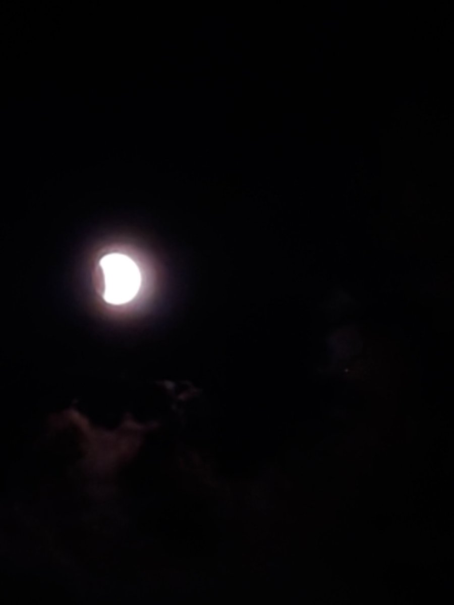 Vaibh_01's tweet photo. #LunarEclipse 2025 🌚 https://t.co/H4dvuVffmy