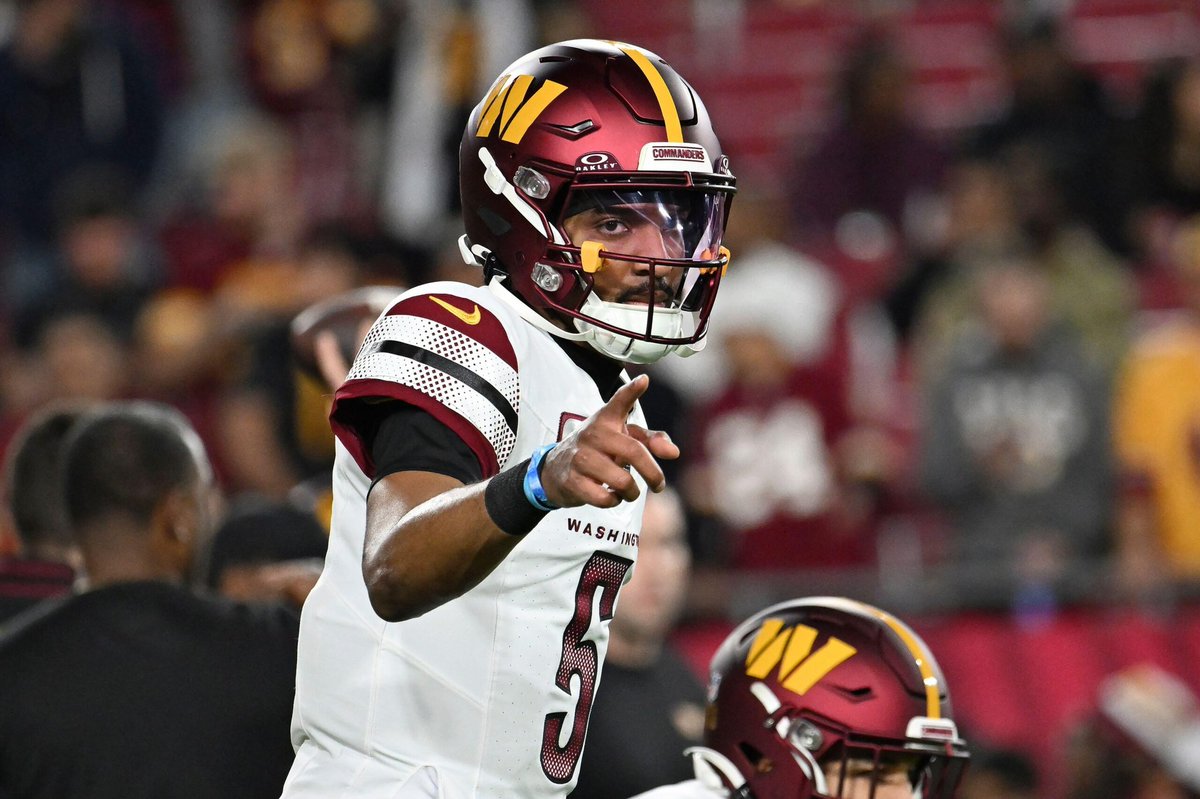 Jayden Daniels stats at halftime:

🏈 11/18
🏈 152 passing yards
🏈 1 passing touchdown
🏈 5 carries
🏈 40 rushing yards
🏈 106.7 passing rating

How would you rate his performance 1-10?