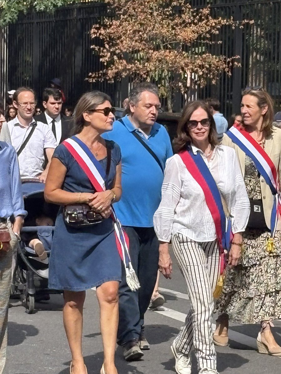 Un week-end très animé dans le 6ème avec un beau succès du Forum des associations à la mairie  comme chaque année et beaucoup de monde dans les rues de l’arrondissement pour admirer la parade de Paris vaut bien une Fête ! <a href="/mairie6paris/">Mairie du 6ᵉ</a> <a href="/jp_lecoq/">Jean-Pierre Lecoq</a> <a href="/ClaudeRibbe/">Claude Ribbe</a>