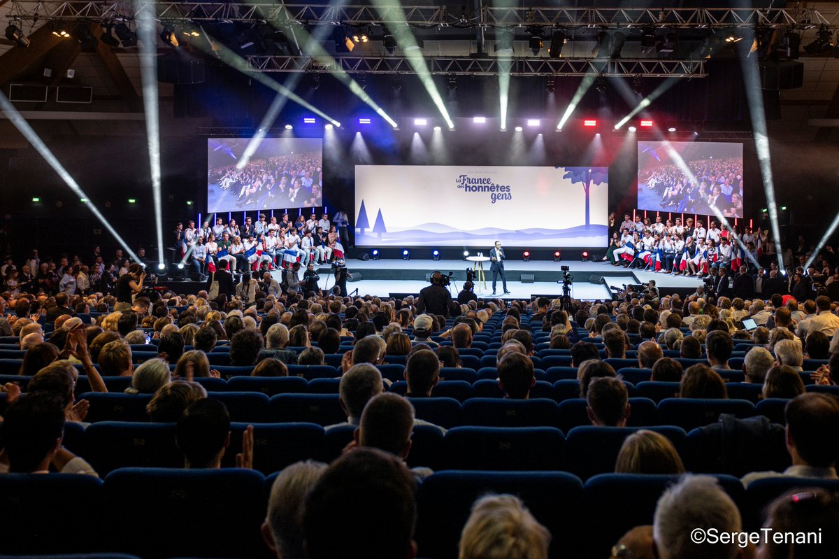 Bruno  Retailleau, le ministre français de l'Intérieur, prend la parole lors du  rassemblement estival « universitaire » du parti de droite Les  Républicains #lesrepublicains #LR #JeunesRépublicains #nikond850