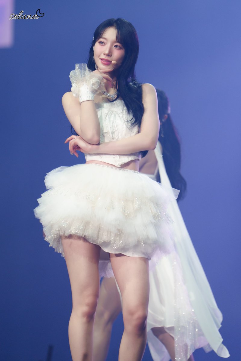 omg_hmysya's tweet image. 250420 오마이걸 밀키웨이 콘서트 유빈

유빈이의 존재 자체가 'Magic' 
생일은 오늘은 더욱 더 특별히 마법처럼 특별한 하루 되길 🪄

#오마이걸 #OHMYGIRL #유빈 #YUBIN #밀키웨이

#가을햇살_가득안은_유빈데이 #HAPPYYUBINDAY