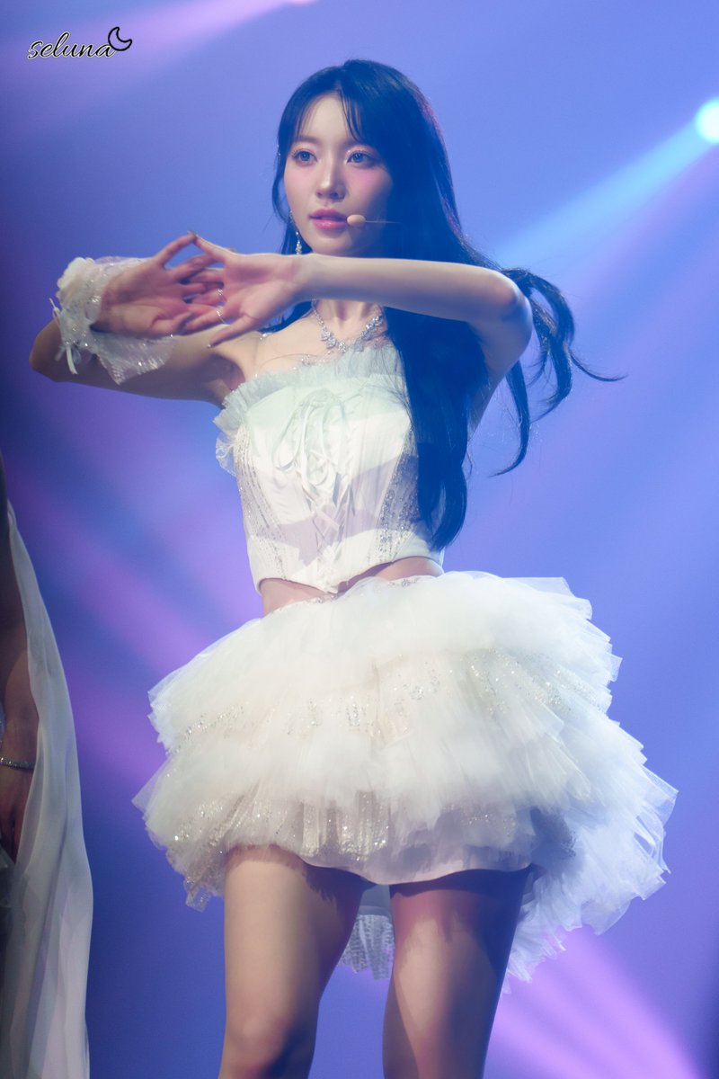 omg_hmysya's tweet image. 250420 오마이걸 밀키웨이 콘서트 유빈

유빈이의 존재 자체가 'Magic' 
생일은 오늘은 더욱 더 특별히 마법처럼 특별한 하루 되길 🪄

#오마이걸 #OHMYGIRL #유빈 #YUBIN #밀키웨이

#가을햇살_가득안은_유빈데이 #HAPPYYUBINDAY