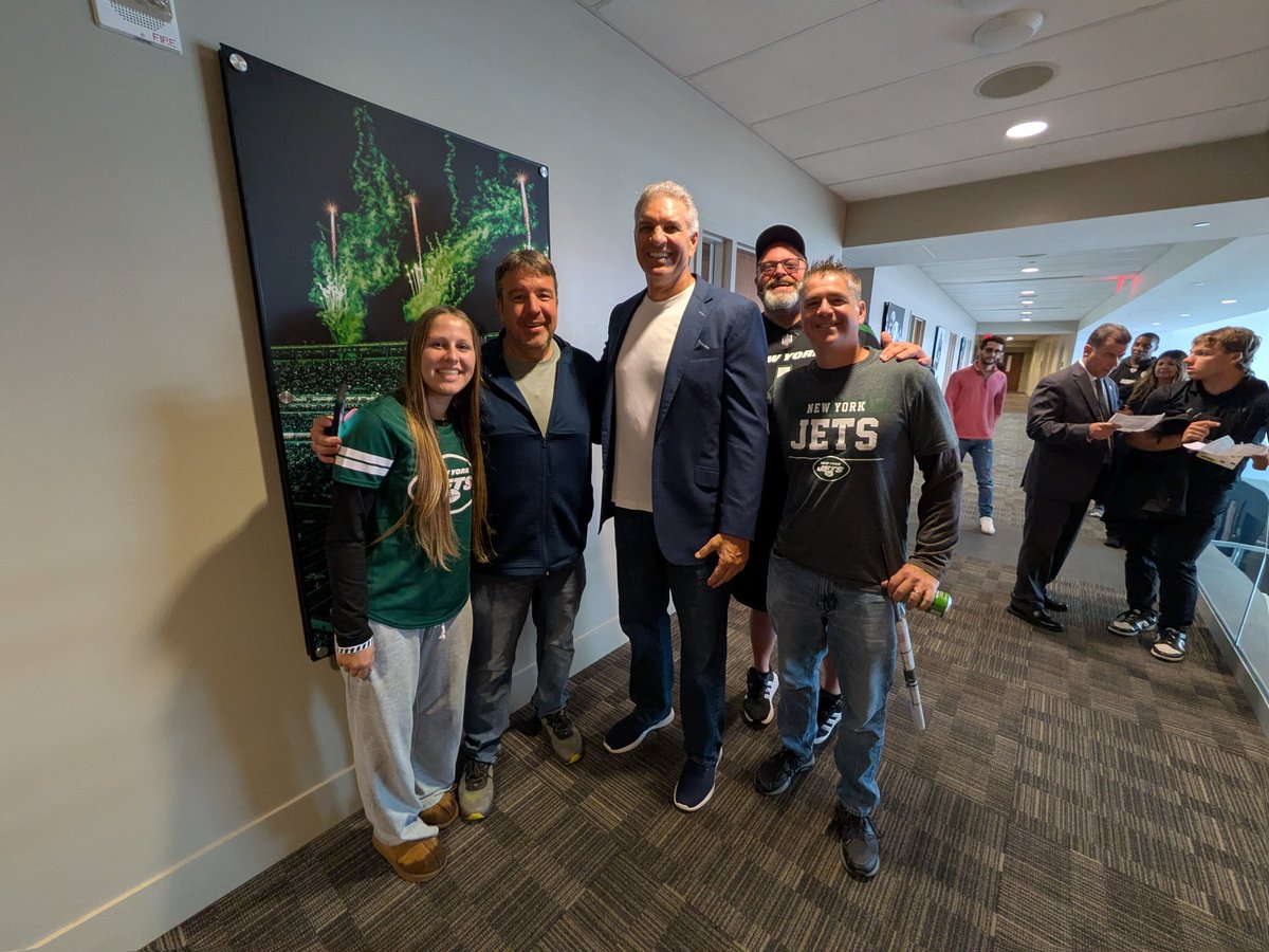 KBurkhardNJ's tweet photo. @SpyroKush Vinnie in the house, all the vibes!! https://t.co/DhiXswKnvS