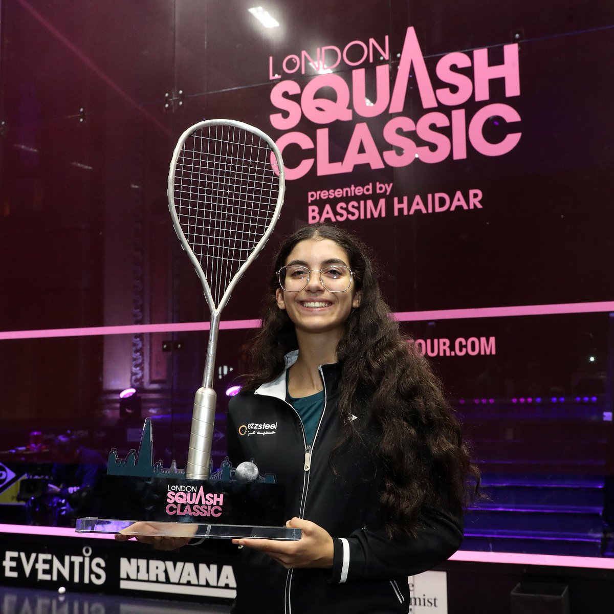 🏆 #TeamDunlop's <a href="/amina_orfi/">Amina Orfi</a> has won the <a href="/LondonSqClassic/">London Squash Classic</a> after beating Nele Gilis at <a href="/Yourallypally/">Alexandra Palace</a>!

Congrats, Amina 🥳

#LondonClassic