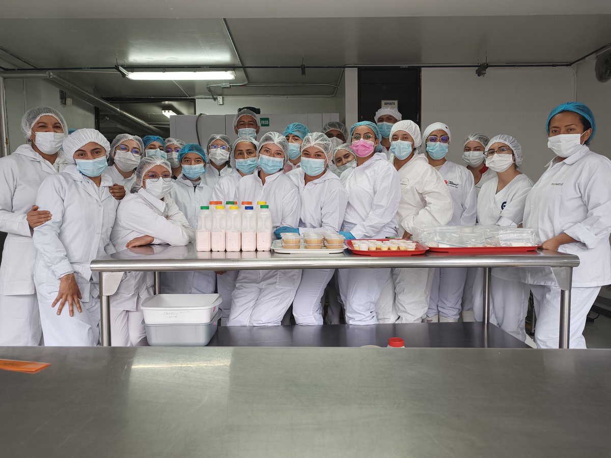 #vidaacádemicaUNAD Elaboración de productos lácteos innovadores: arequipe de manzana 🍏, yogur de cúrcuma y pimienta, queso costrado🧀 y mantequilla de ajo🧄