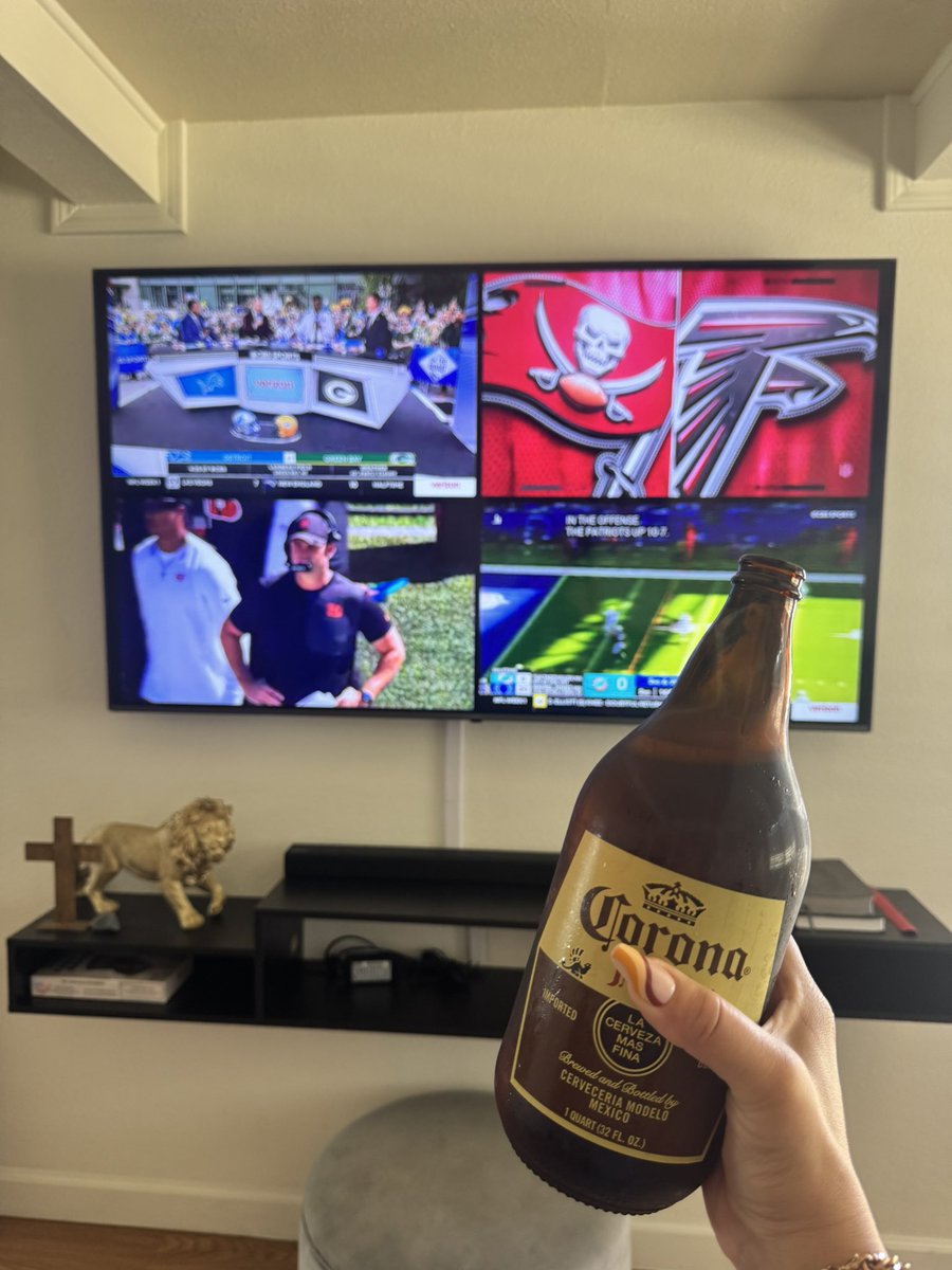 6shotsteph's tweet photo. Sundays https://t.co/C1z9uWf19k