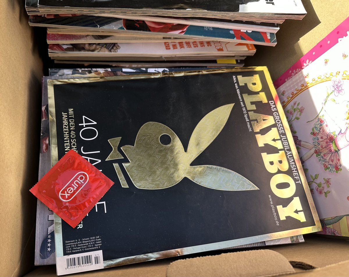 Spezielles Kombi-Angebot auf dem #Flohmarkt: #Playboy mit #Kondom.