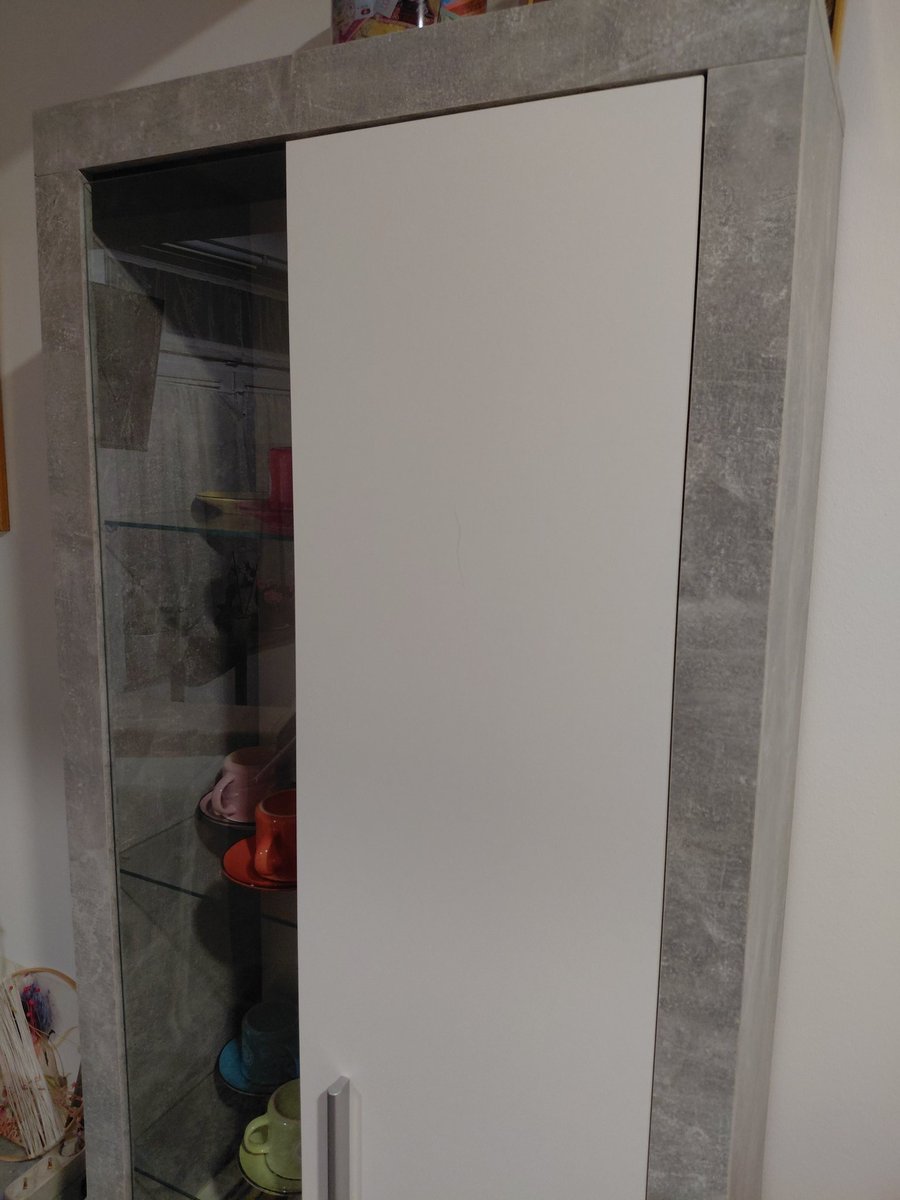 Iṣ̌čem kje še najti ta model pohištva če kdo ve, hvala ali pa kak se imeneuje model 😉