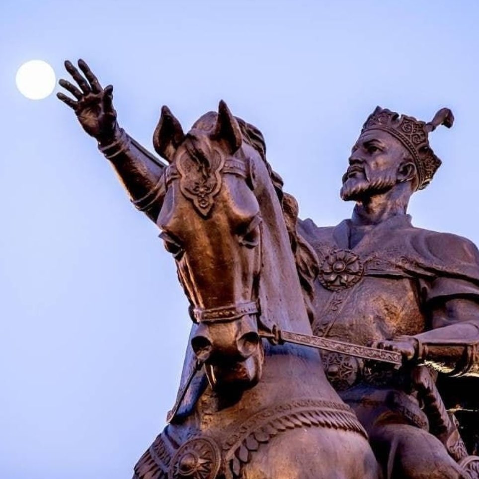 “Türklüğü yüceltmek için yaşa, Türk’e kılıç kaldıran eli kır!”

| Emir Timur