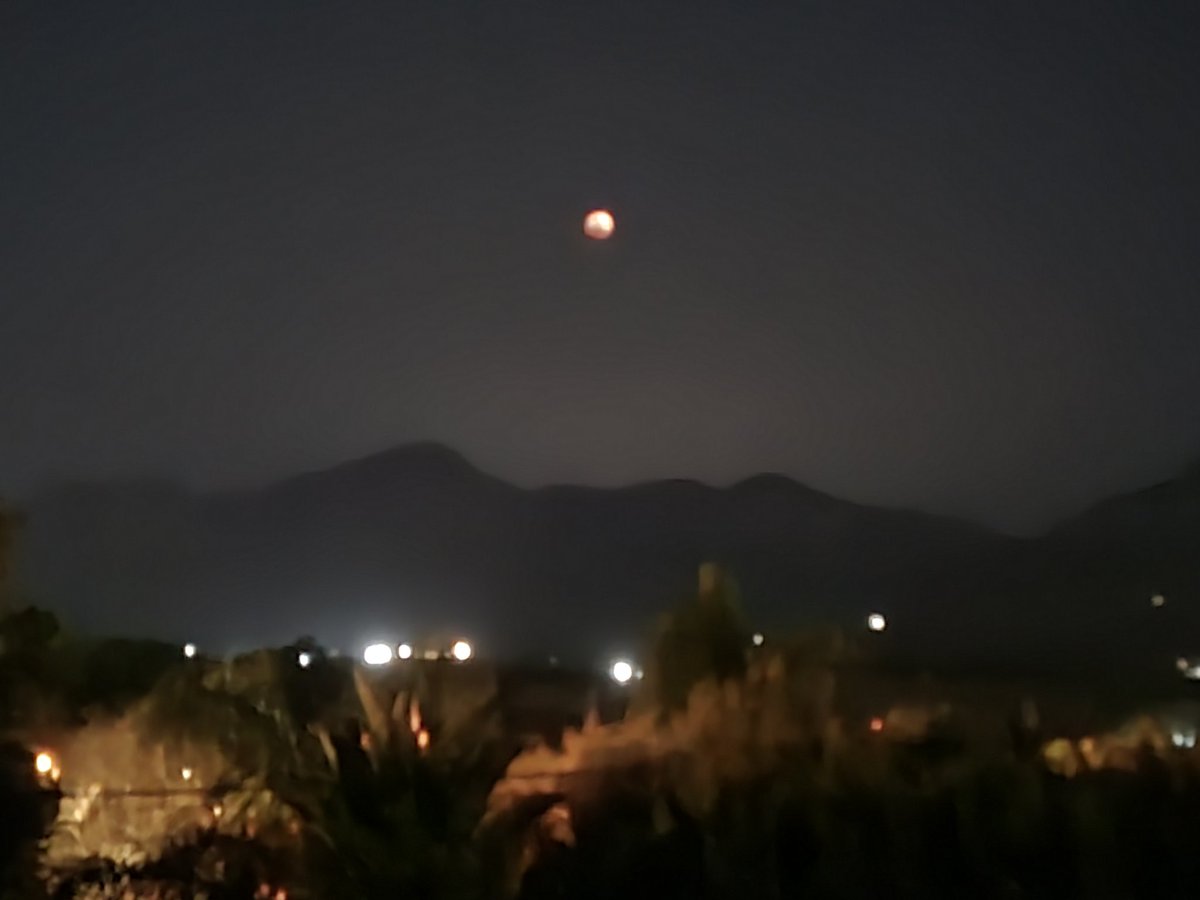 TheWhiskyMaker's tweet photo. The "Corn Moon "
A full moon on its way to a total eclipse!
#viewfromabalcony 
#fullmoon 🇿🇦 https://t.co/5zBWJZw63k