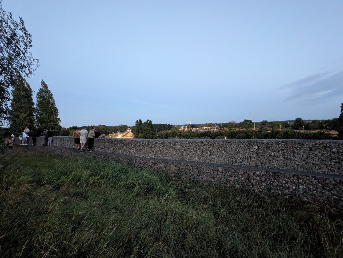 De #bloedmaan is helaas afgelast wegens sluierbewolking aan de zuidoostelijke horizon.  #demeern #veldhuizen