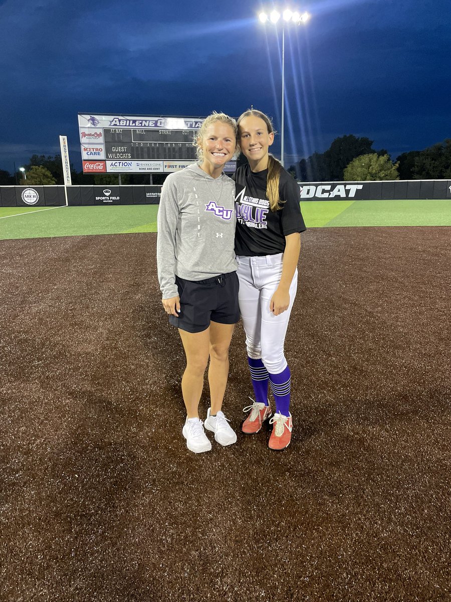 Kayleehassell4's tweet image. ACU showcase camp highlights. Great coaching staff. Lots of energy and passion!! 🥎 #acusoftball