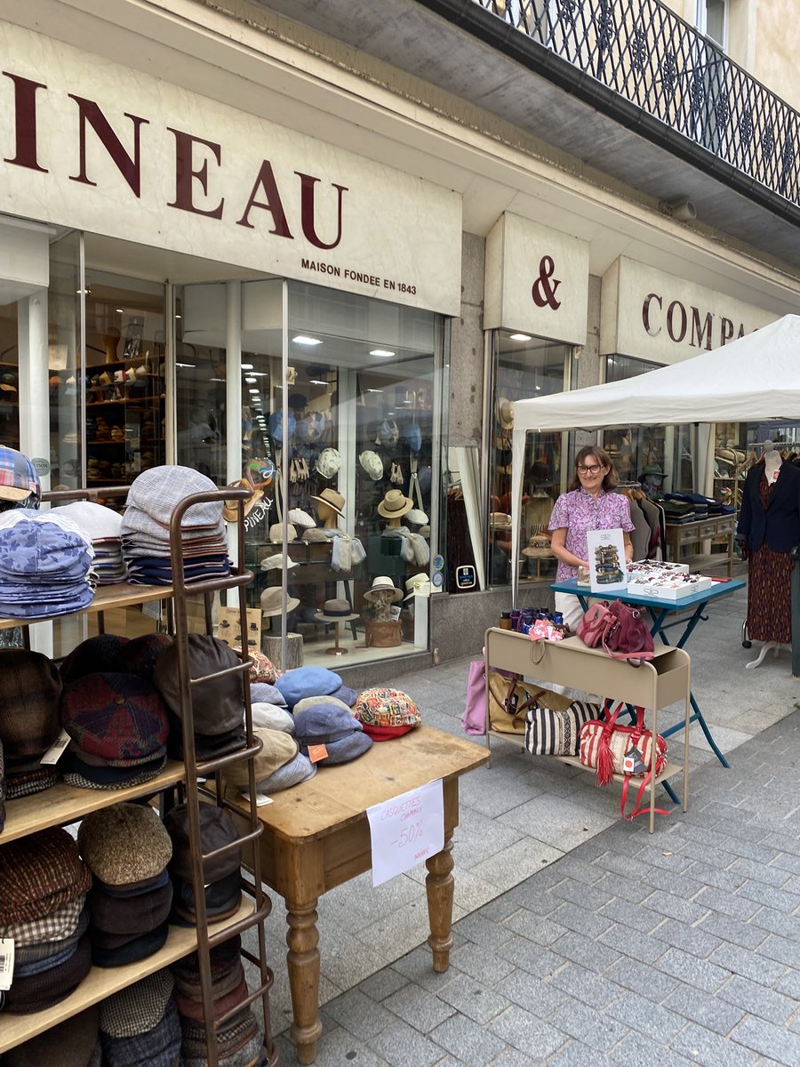 Laval a vibré ce dimanche avec #LavalDéballe : braderie, vide-grenier, créateurs… une journée festive et pleine de bonnes affaires ! 🛍️

Merci aux commerçants et bénévoles pour leur énergie qui fait rayonner Laval🌟🙏