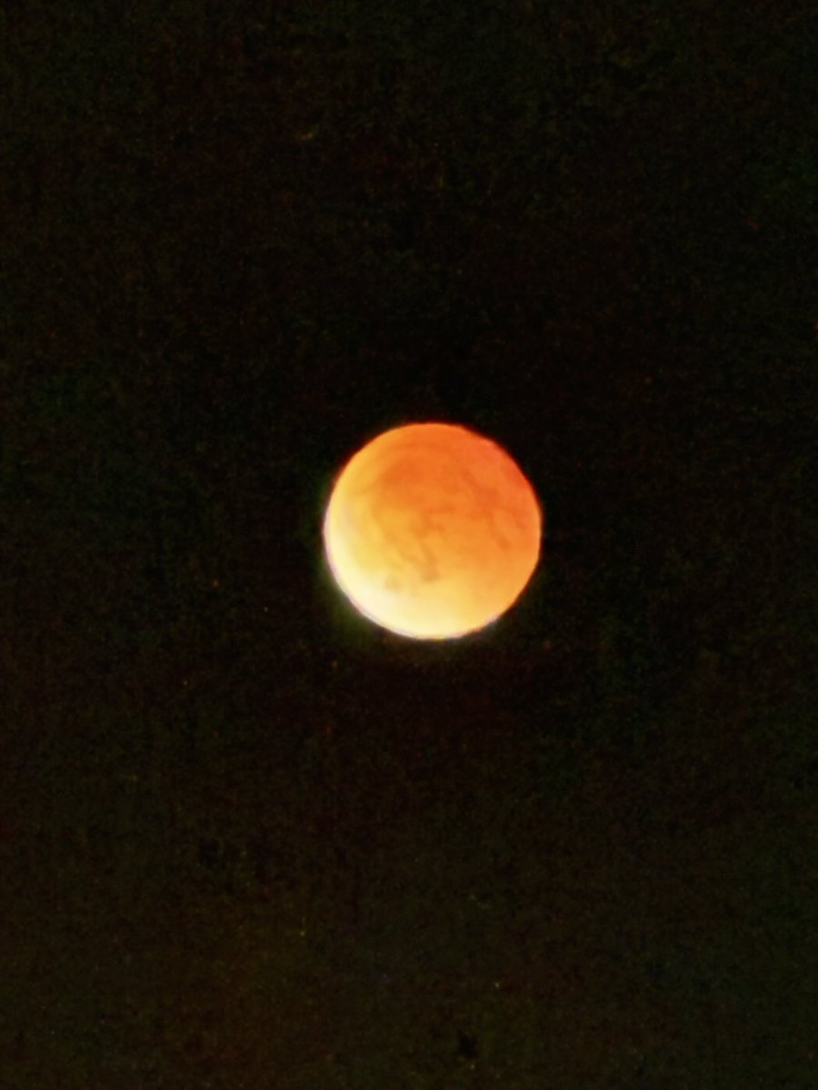 #aytutulması 
Ay dünyanın gölgesinde