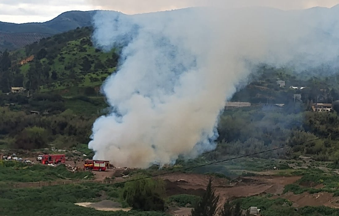 INF0SCHILE's tweet image. ⚠️#Quillota 🔥#I.F Sector  Rosales con Calle Concepción.