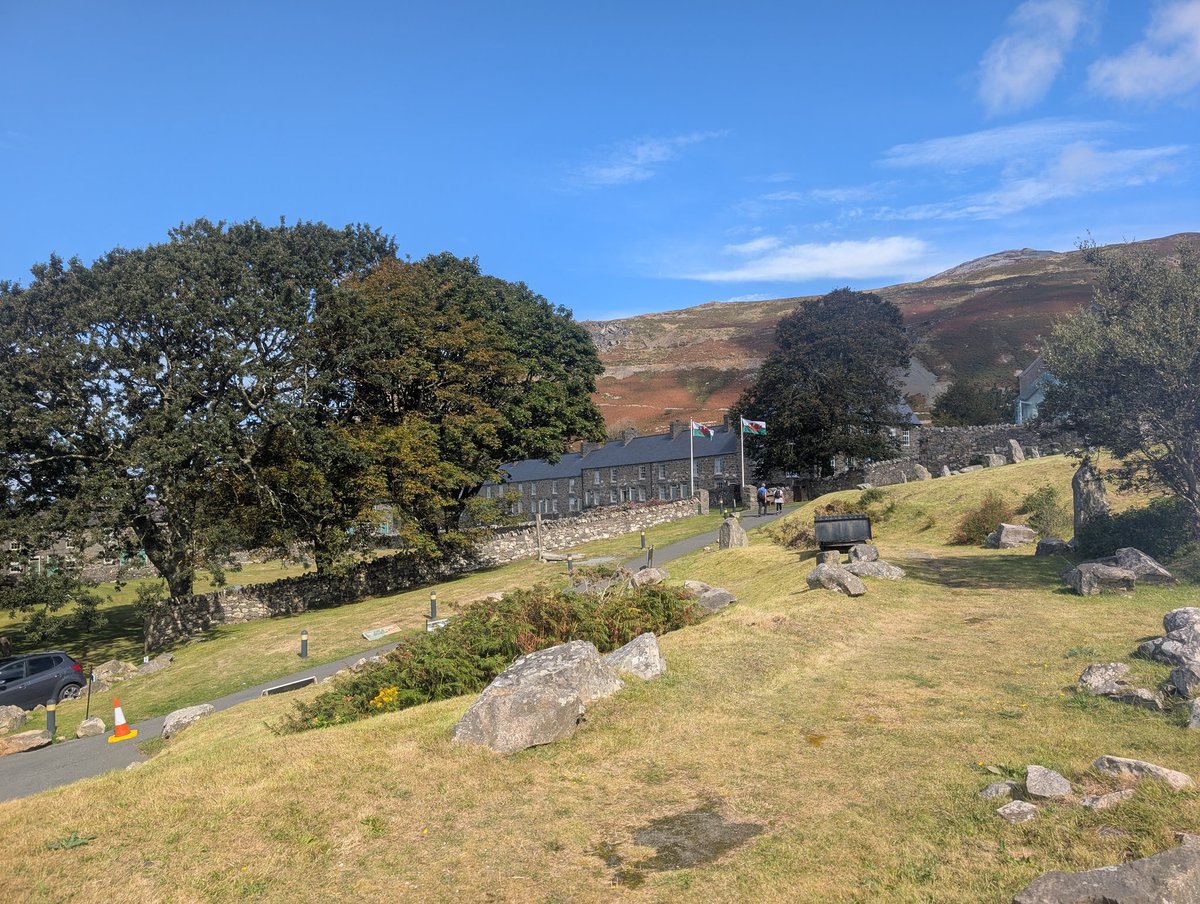 Dylan's Tours of Wales tweet media