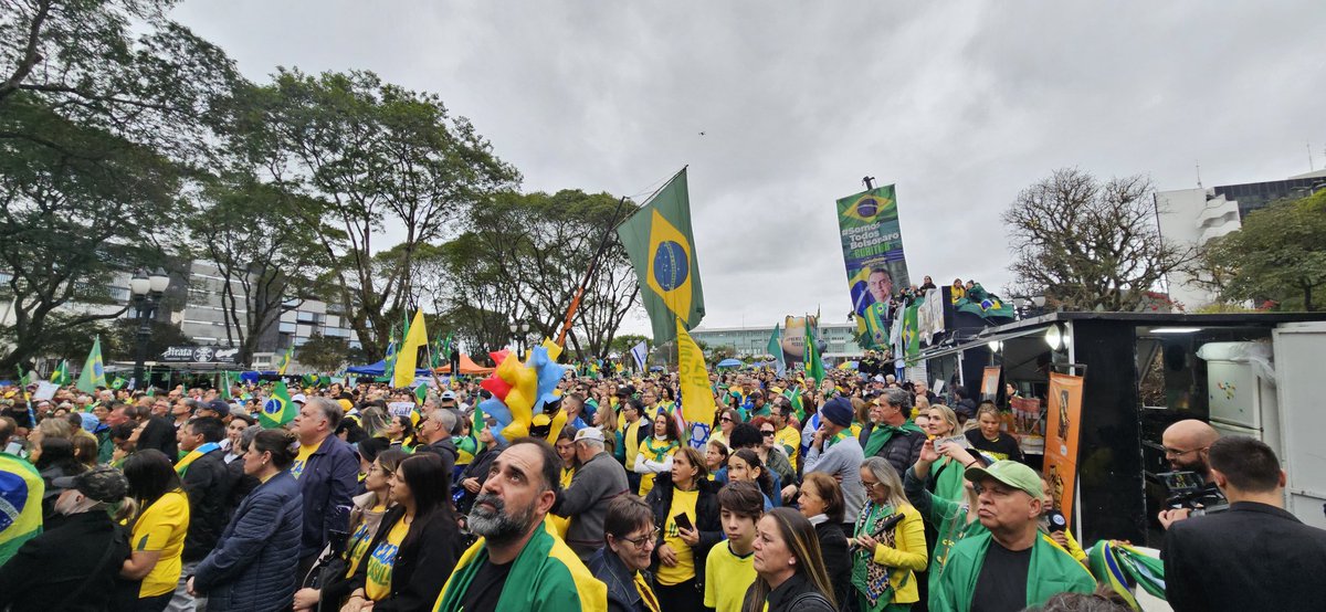 RugSandra's tweet photo. Em Curitiba! #ForaLula chega de impunidade!
#impeachmentmoraesjá e #AnistiaJá https://t.co/ZHMROkaJqf