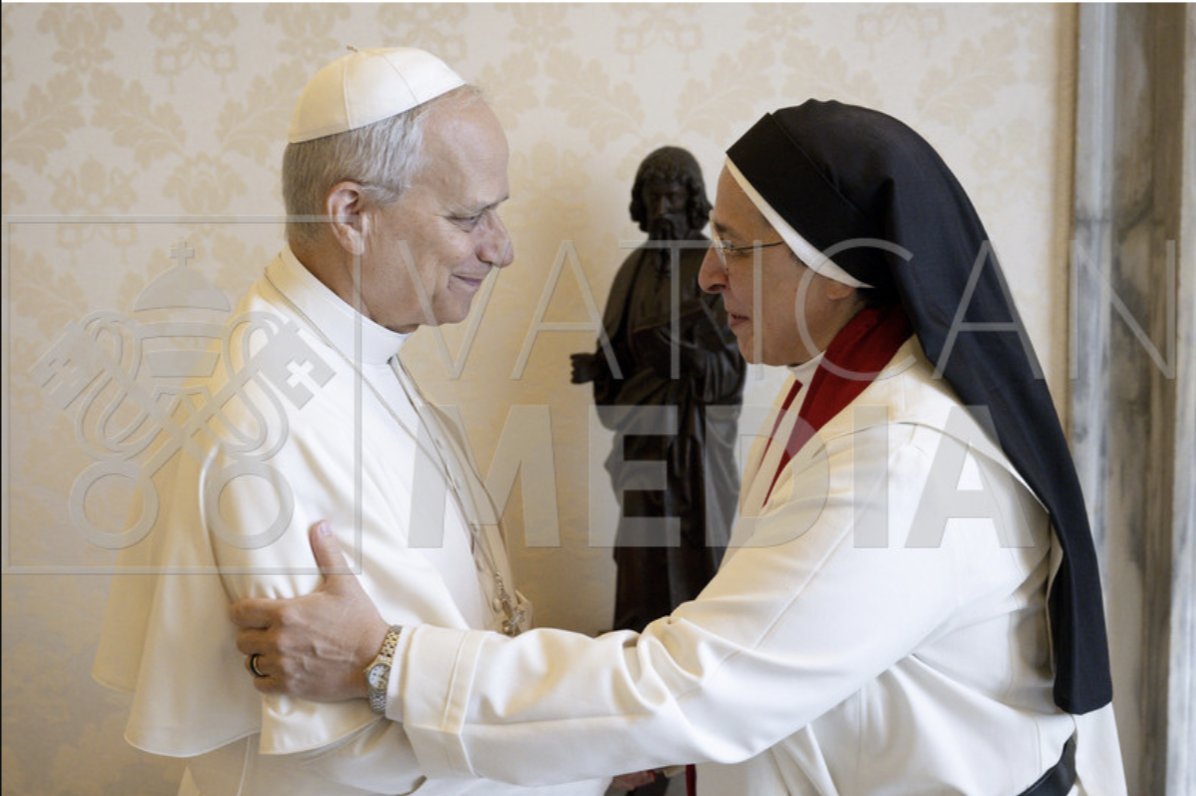 In the past ten days, Pope Leo has:

— Met with two prominent LGBT activists
— Canonized one Simpsons fan &amp; one fascist fighter
— Called to end the gun pandemic
— Urged walls &amp; barbed wire to fall

And he also wore a saturno and a papal dalmatic.

Unity.