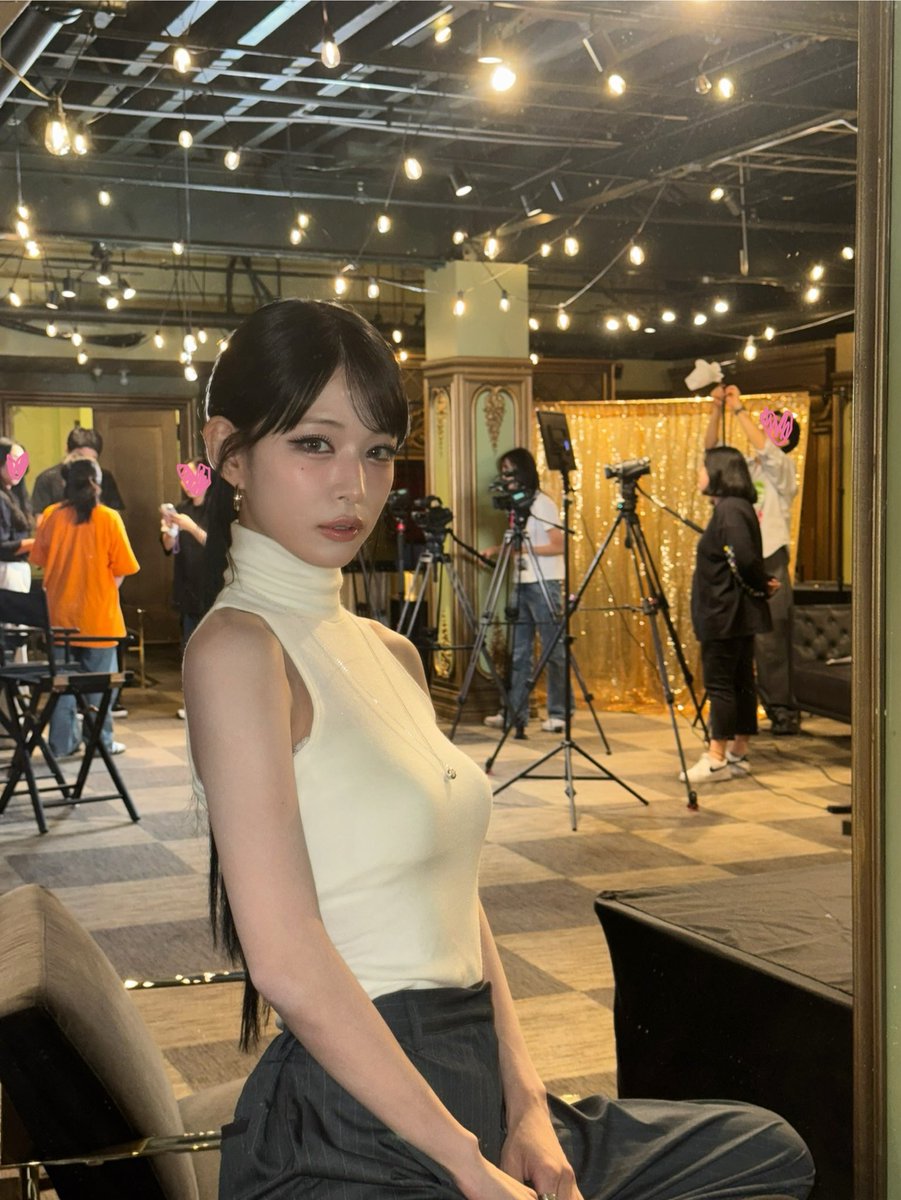 진짜 얼굴이 제일 화려해 ㅁㅊ 조명보다 화려함