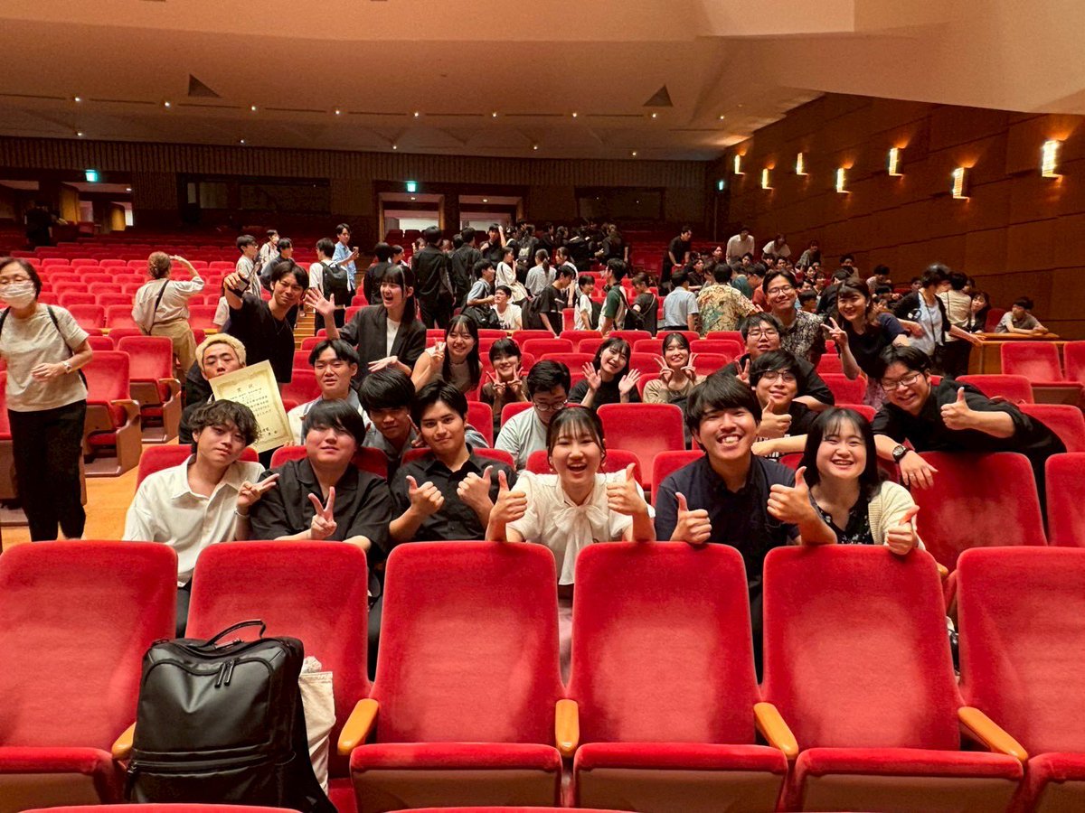 ryohama_1998's tweet image. あんさんぶるおばんざいにて、都コン初出場でした！本当に舞台が素敵な時間で、メンバーへの感謝の思いでいっぱいでした…。

結果は銀賞2位！初出場で有難い賞を頂きつつ、結果を悔しがってくれるメンバーもいて…
間違いなく、これからの指揮者人生で記憶に残る本番でした。これからも精進します！