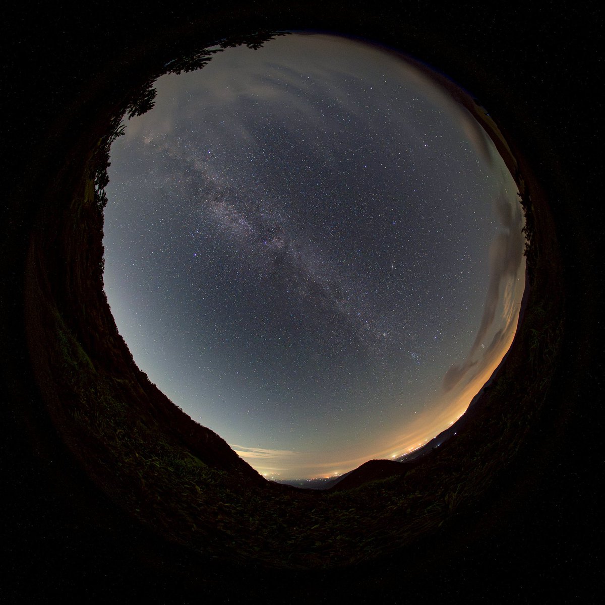hirography_321's tweet photo. バズったので自己紹介💁‍♂️

星景写真家をやってます！
夜空のいろんな瞬間を捉えることがテーマです！
是非フォローしてください🌌💫
@hirography_321 https://t.co/LBfwYuisTo